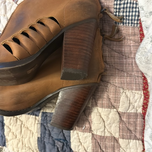 ARIAT Lindsley Tan Brown Leather Booties Peep Toe Women’s leather wood heel - Picture 6 of 6